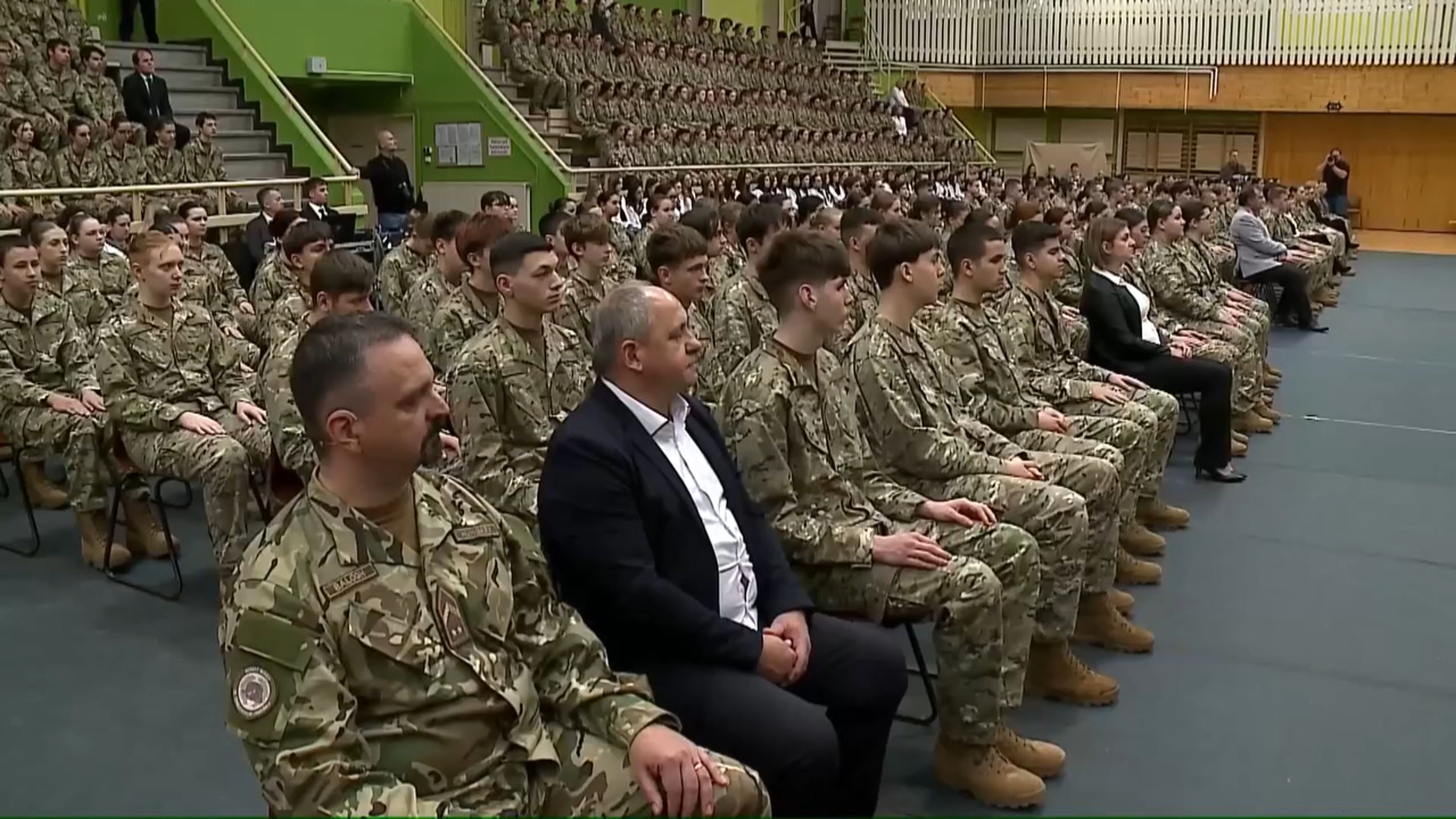 Az ünnepségeken magas szintű katonai vezetők előtt tettek fogadalmat a tanulók. 