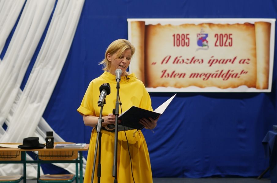 Az ünnepi eseményen Dr. Varga-Bajusz Veronika a Kulturális és Innovációs Minisztérium felsőoktatásért, szak- és felnőttképzésért, fiatalokért felelős államtitkára köszöntötte a megjelenteket.