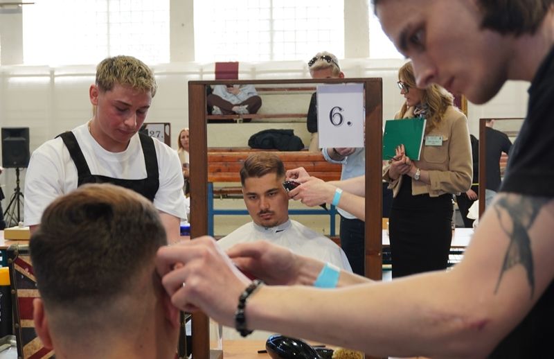 Férfifodrászat is egyre népszerűbb.