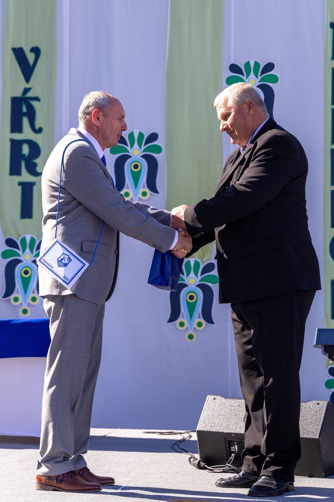 Az ünnepség fontos része volt a Vári-díjak átadása, amelyeket kiemelkedő tanulmányi, szakmai, közösségi és sportteljesítményért vehettek át a dolgozók.