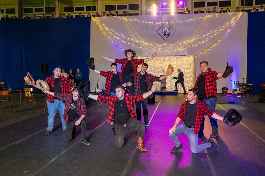 Az osztályok, csoportok mindegyike saját egyéniségét és csapatmunkáját mutatta meg.