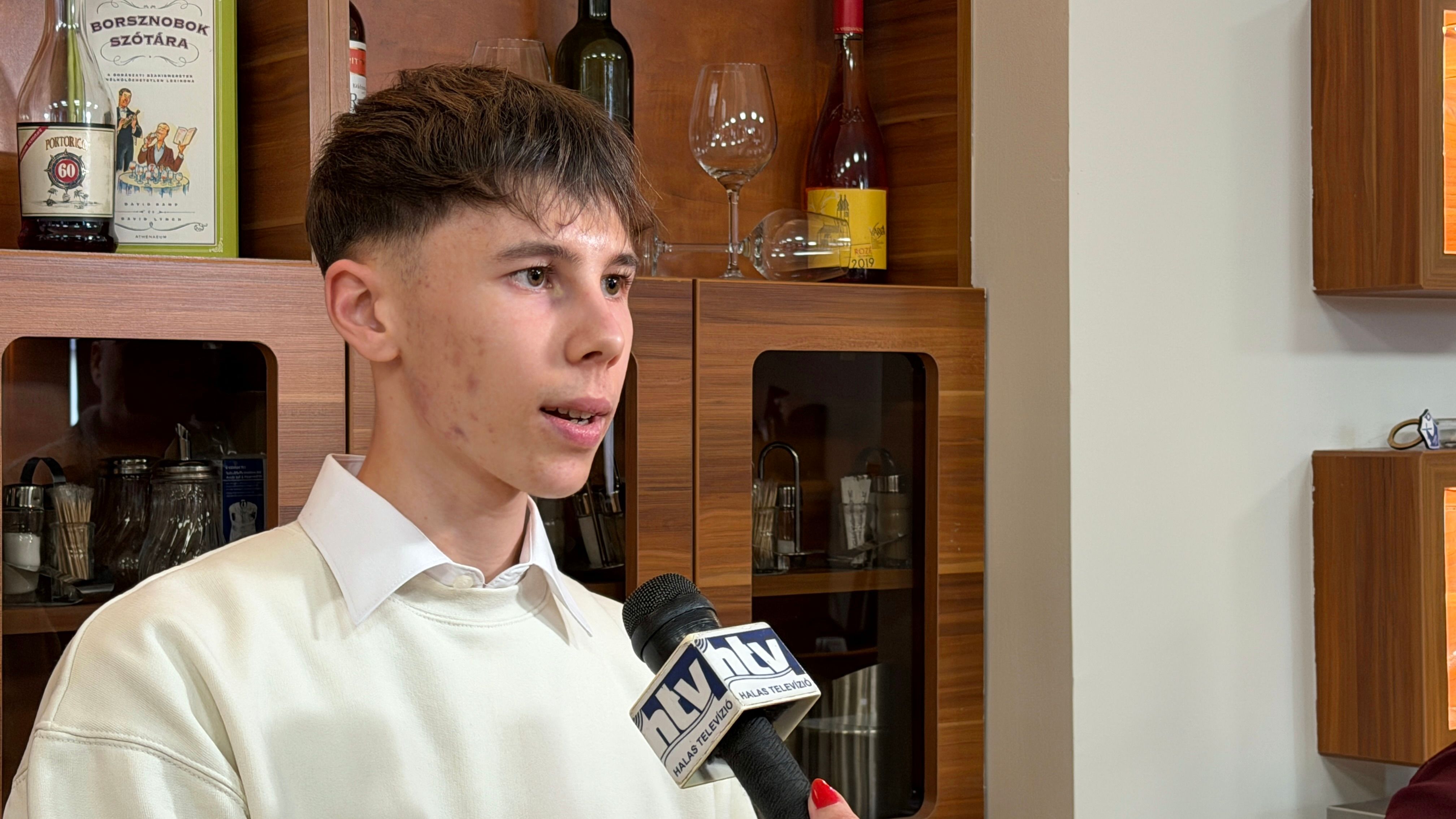 Maráczi Marcell elmondta, pályafutása szakácsként indult, majd a megszerzett tapasztalatokra építve döntött úgy, hogy felnőttképzés keretében cukrásznak tanul tovább. 