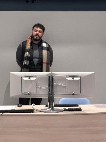 A közgazdasági technikum fiataljai megnézhették a magas technikai színvonalú, különböző típusú előadótermeket. 