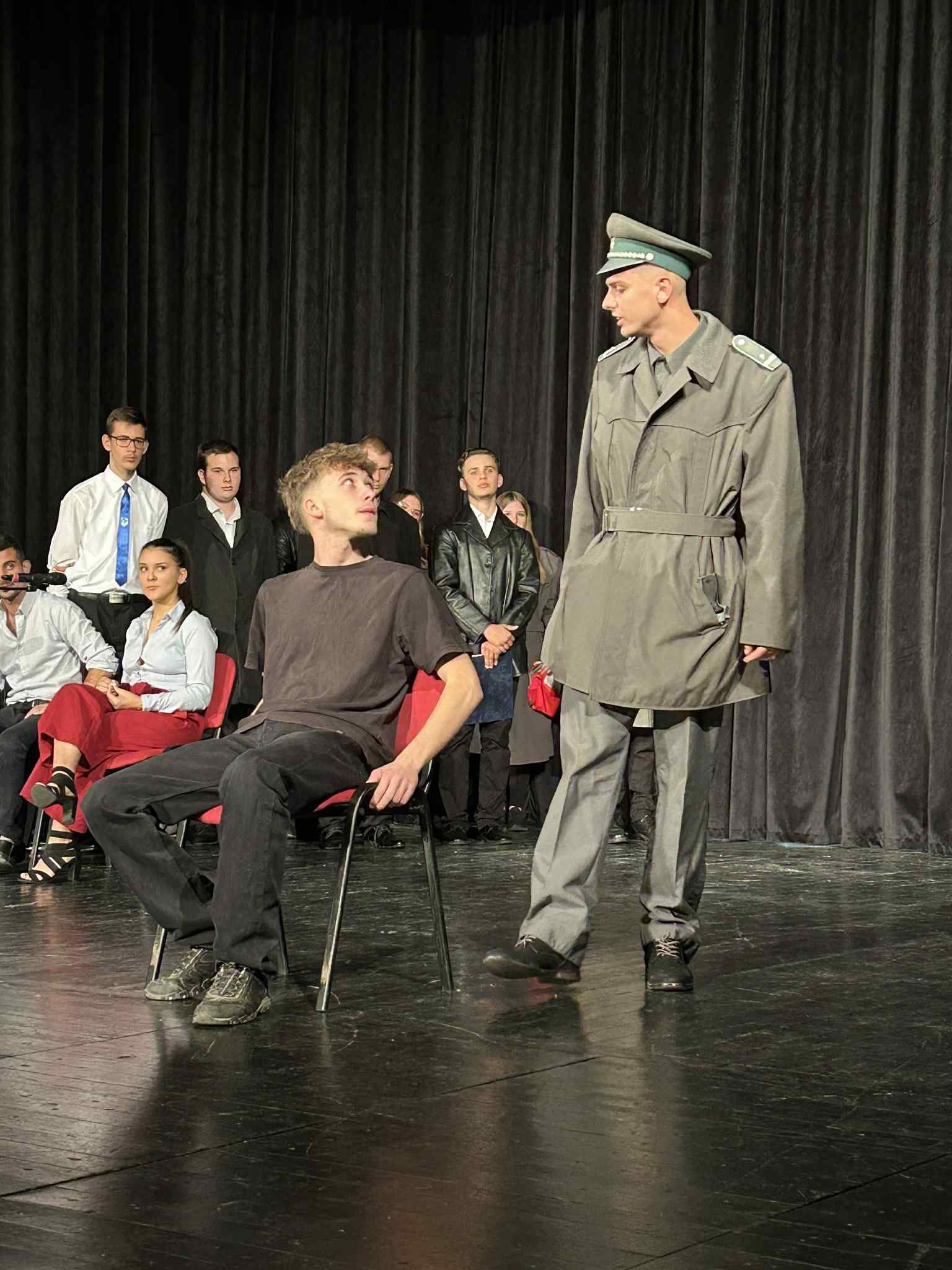 A Kiskunhalasi Szakképzési Centrum intézményeiben méltóan emlékeztek meg a diákok az 1956-os forradalomról.