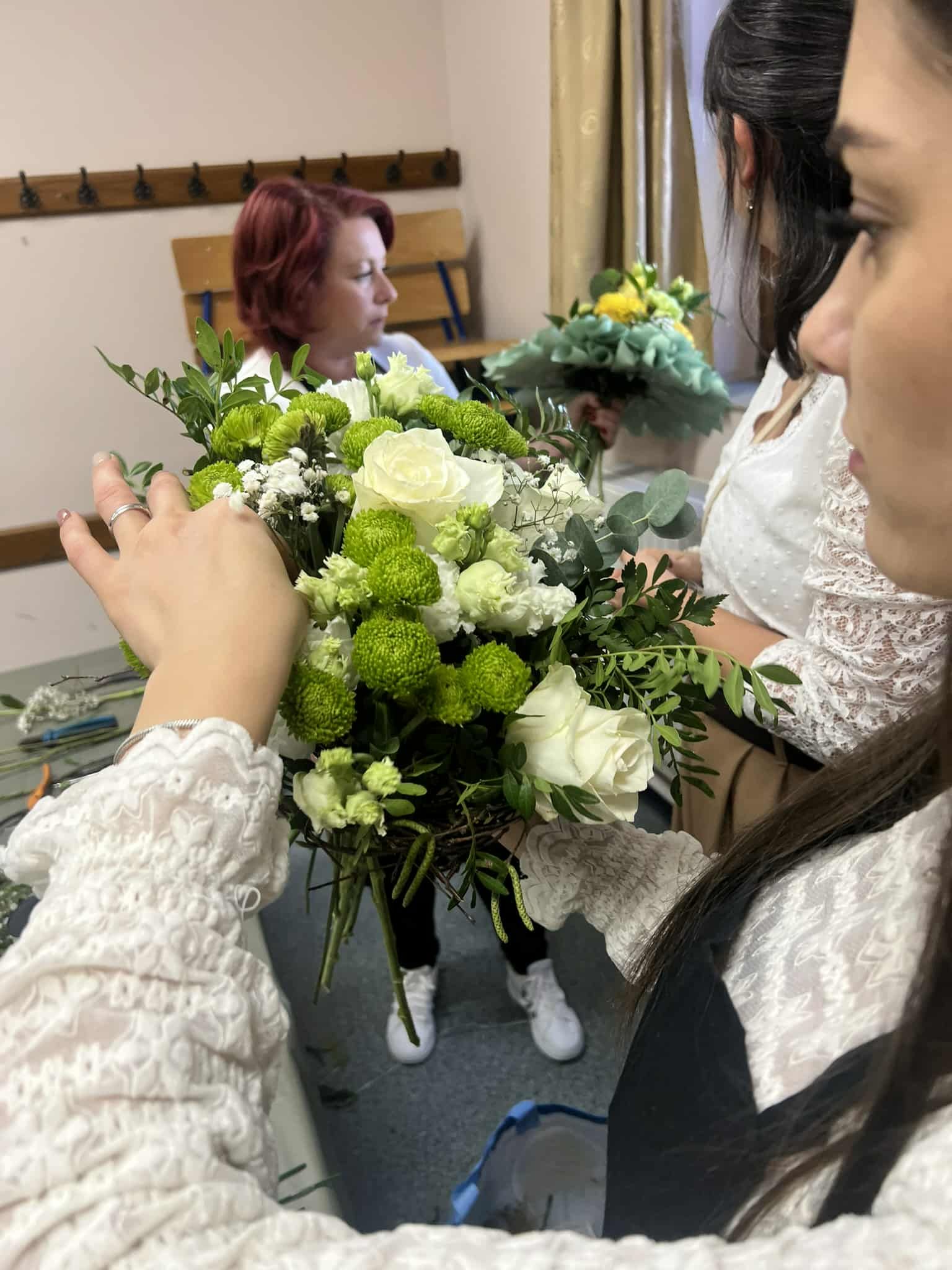 Mindannyian megszerezték a virágkötő és virágkereskedő végzettséget.