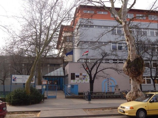 Ingyenes képzéseket ajánl a Kossuth Technikum!