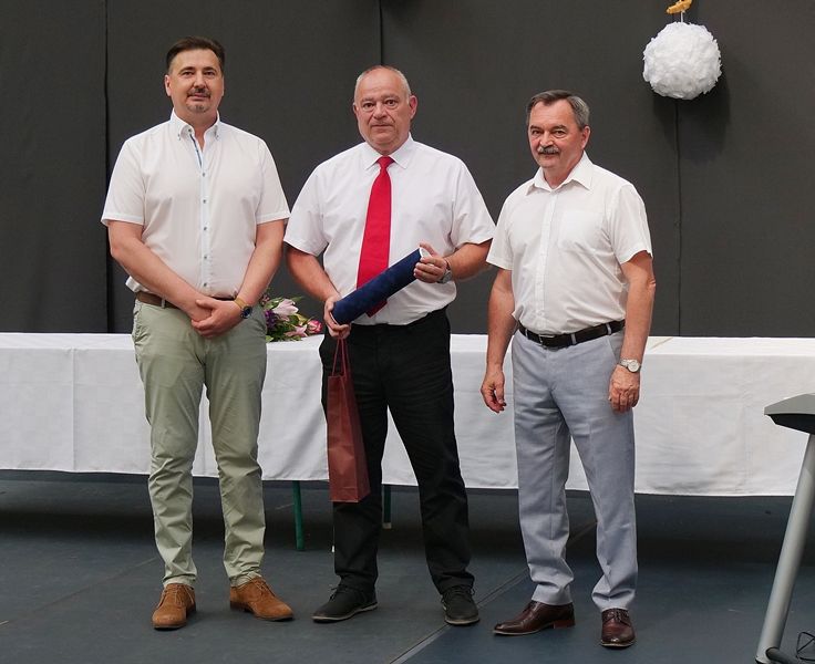 A „Nevelés támogatója” elismerést Lőrincz Zsolt vehette át a centrum vezetőitől.