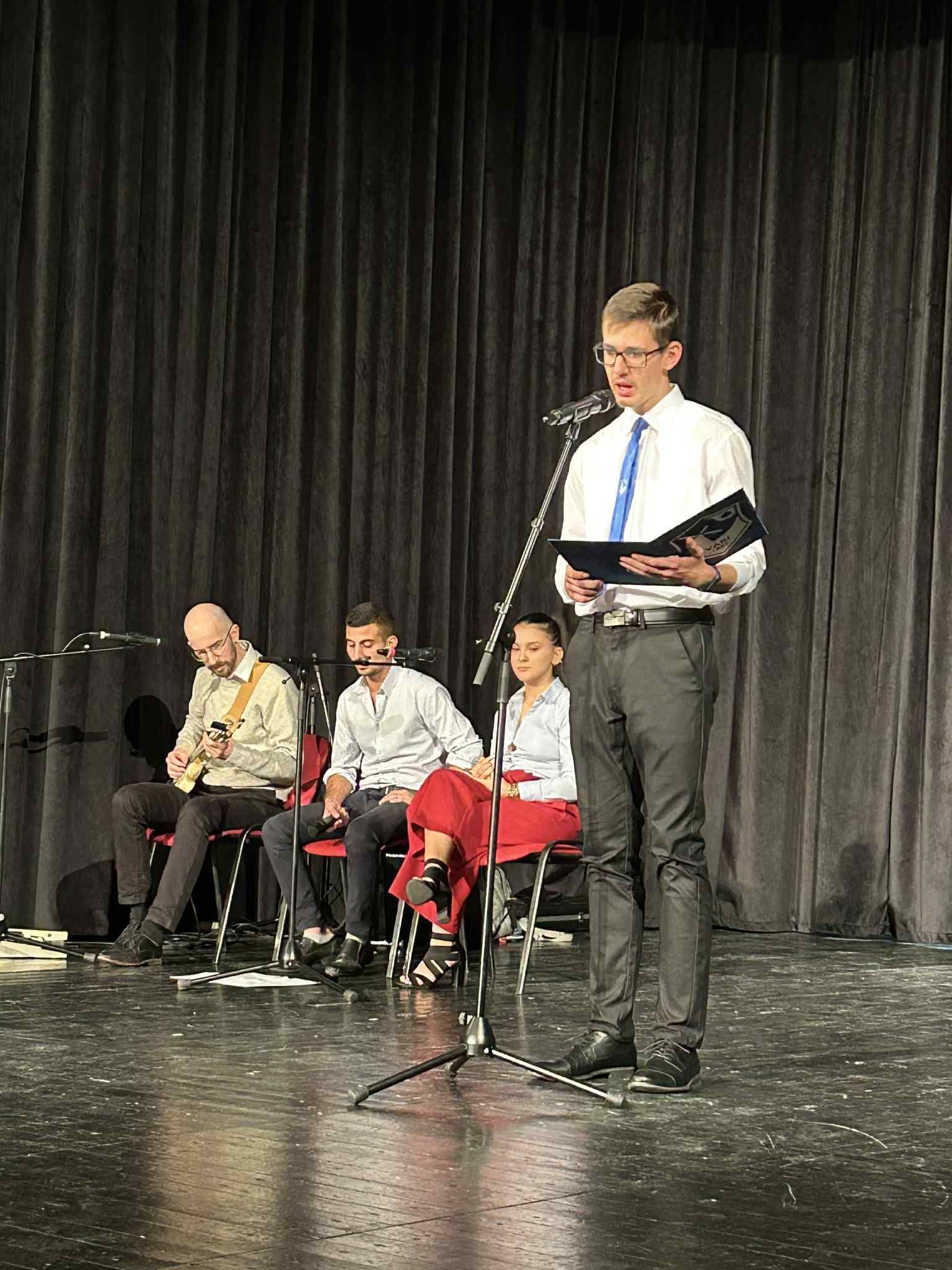 Ünnepi műsoraikban felidézték a kor hangulatát, eseményeit, megemlékezve a szabadságért küzdők elszántságáról, hazaszeretetéről.