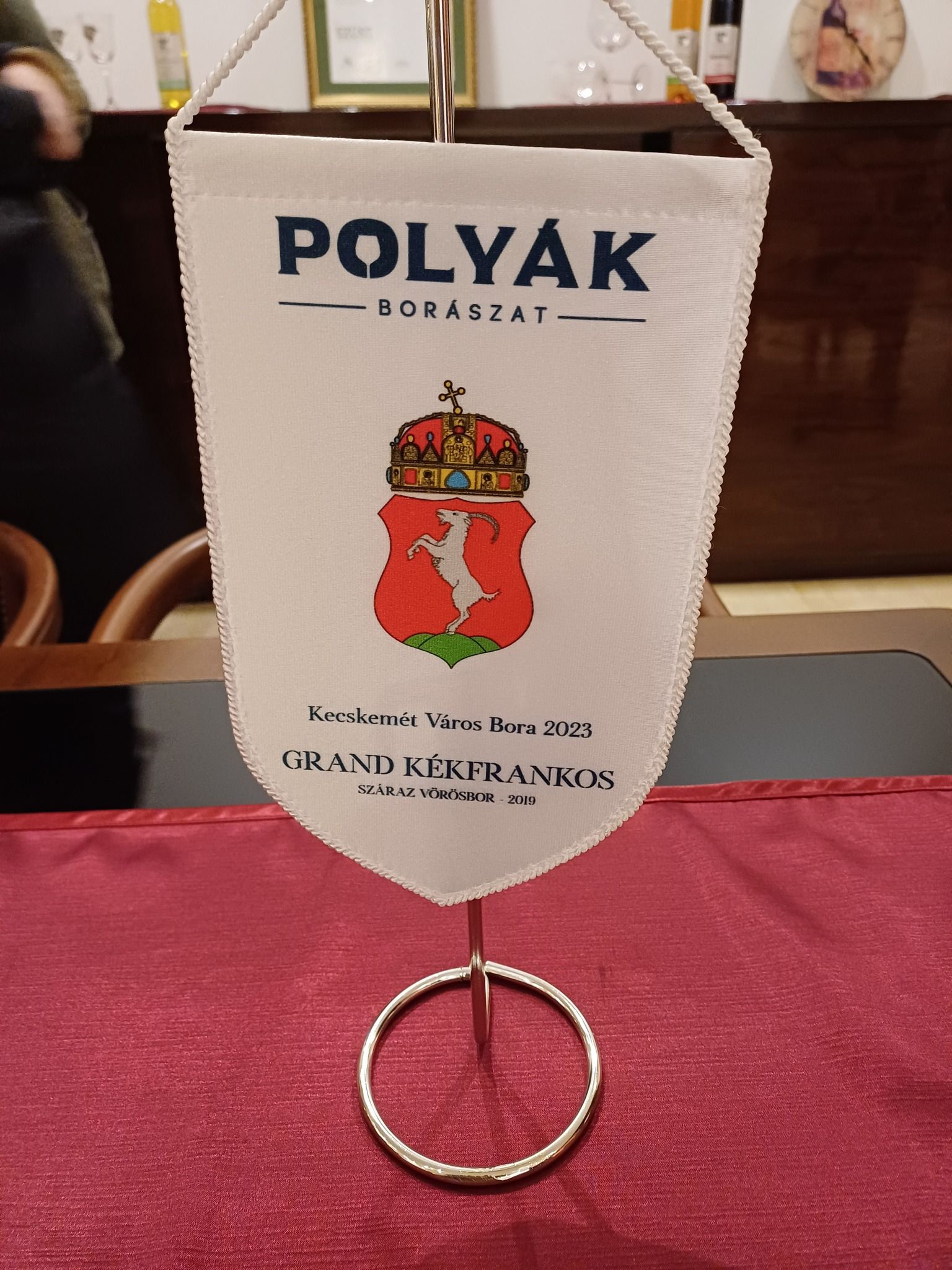 Polyák borászat címere