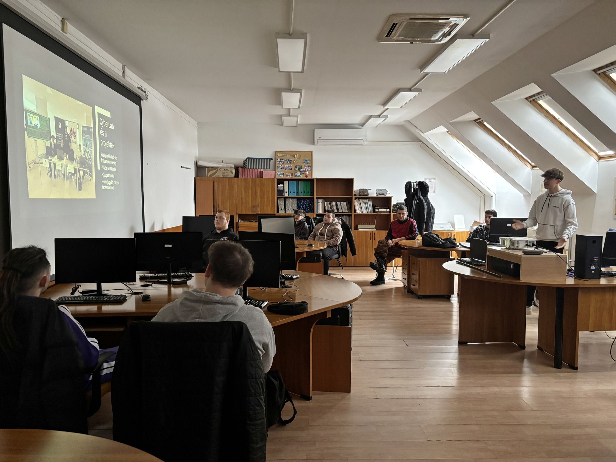 a volt wattays diákok sikerei, akik közül többen rendszeresen visszatérnek 