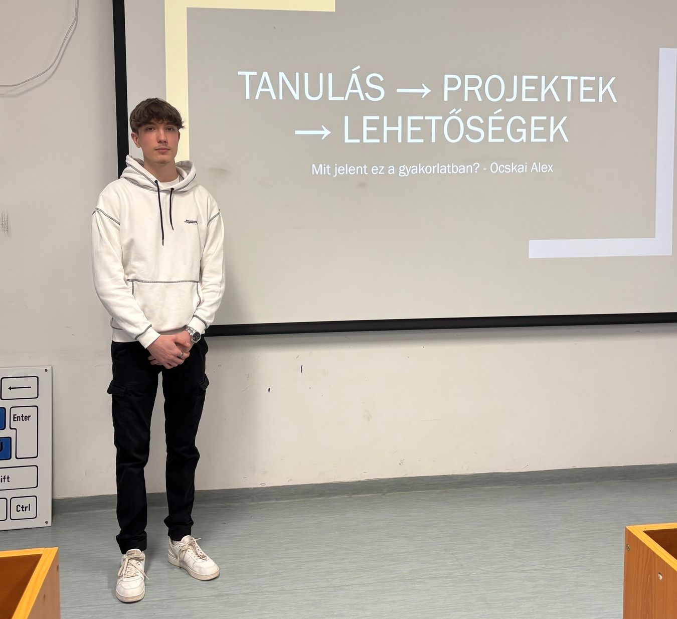 Ocskai Alex jelenleg a Pécsi Tudományegyetem Műszaki és Informatikai Karának mérnökinformatikus BSc képzésén vesz részt