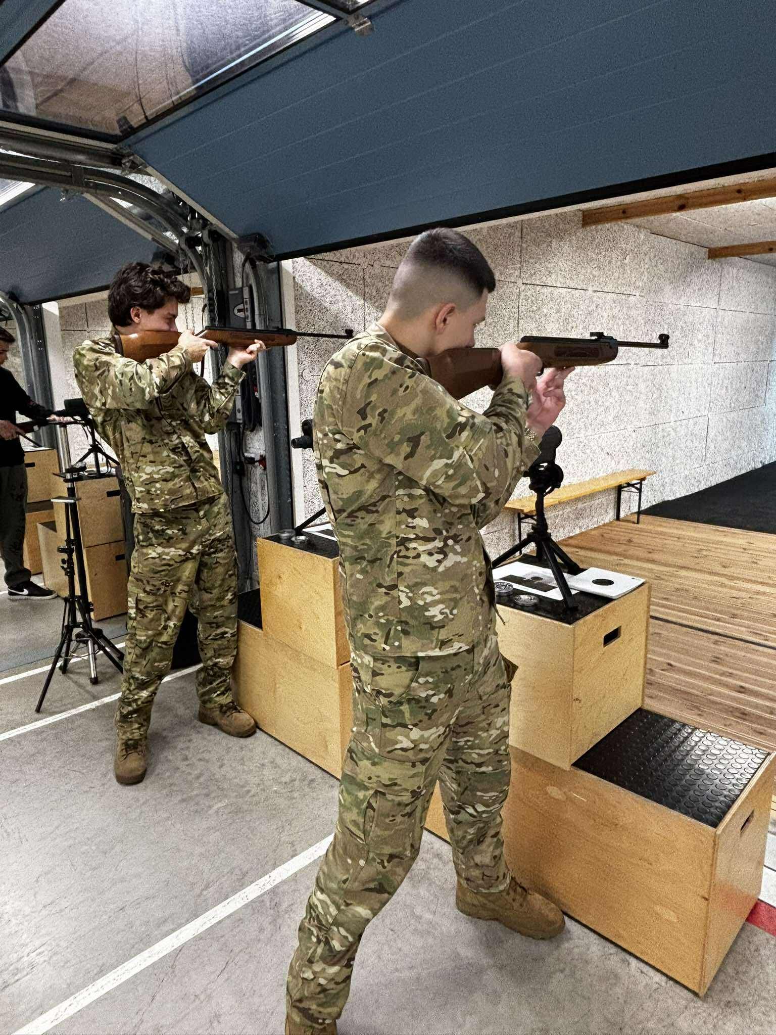A Kossuth kadétjai a szarvasi Honvédelmi Sportközpontban vettek részt intenzív légfegyveres sportlövészeti foglalkozáson.