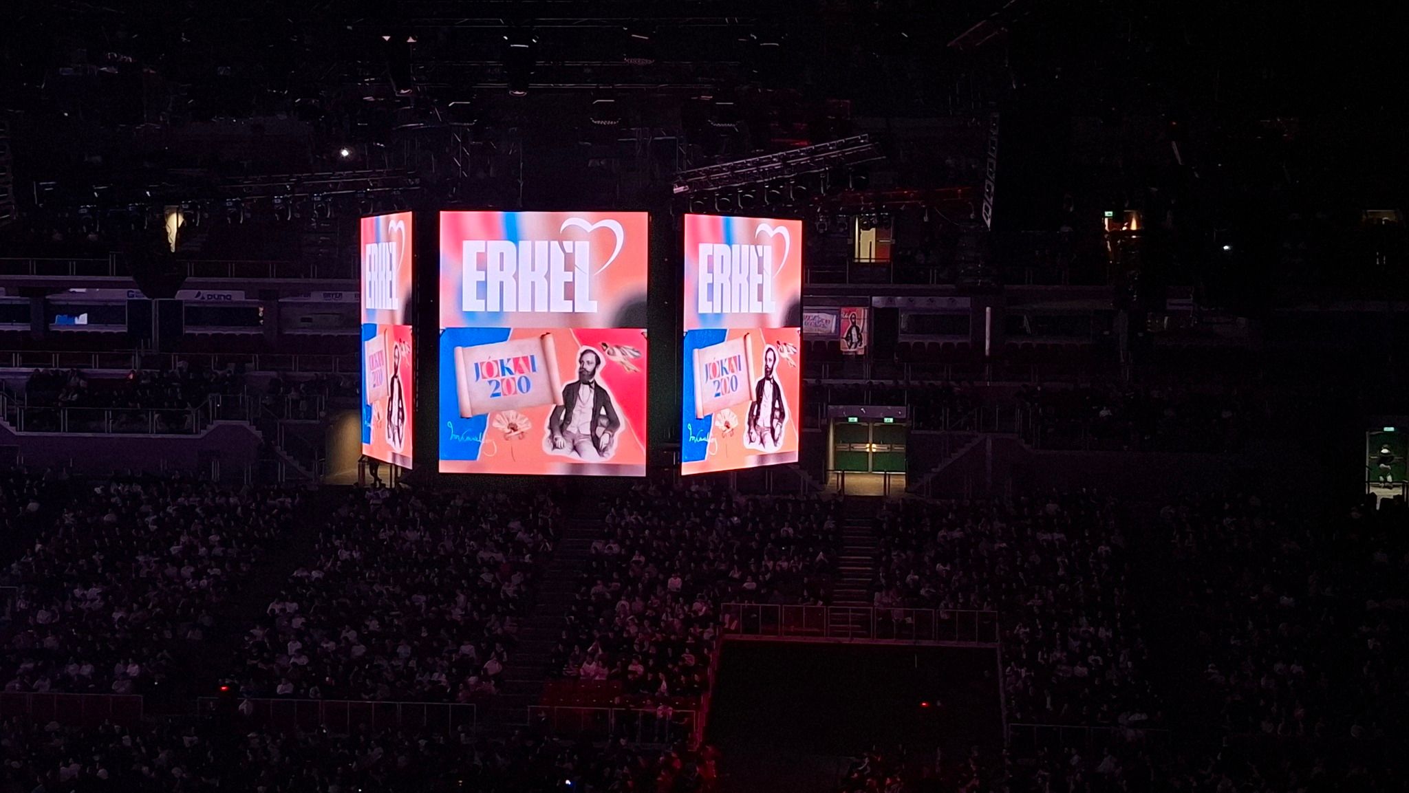 A nagyszabású produkció a Kecskeméti Katona József Nemzeti Színház és a budapesti Erkel Színház közös előadása volt.