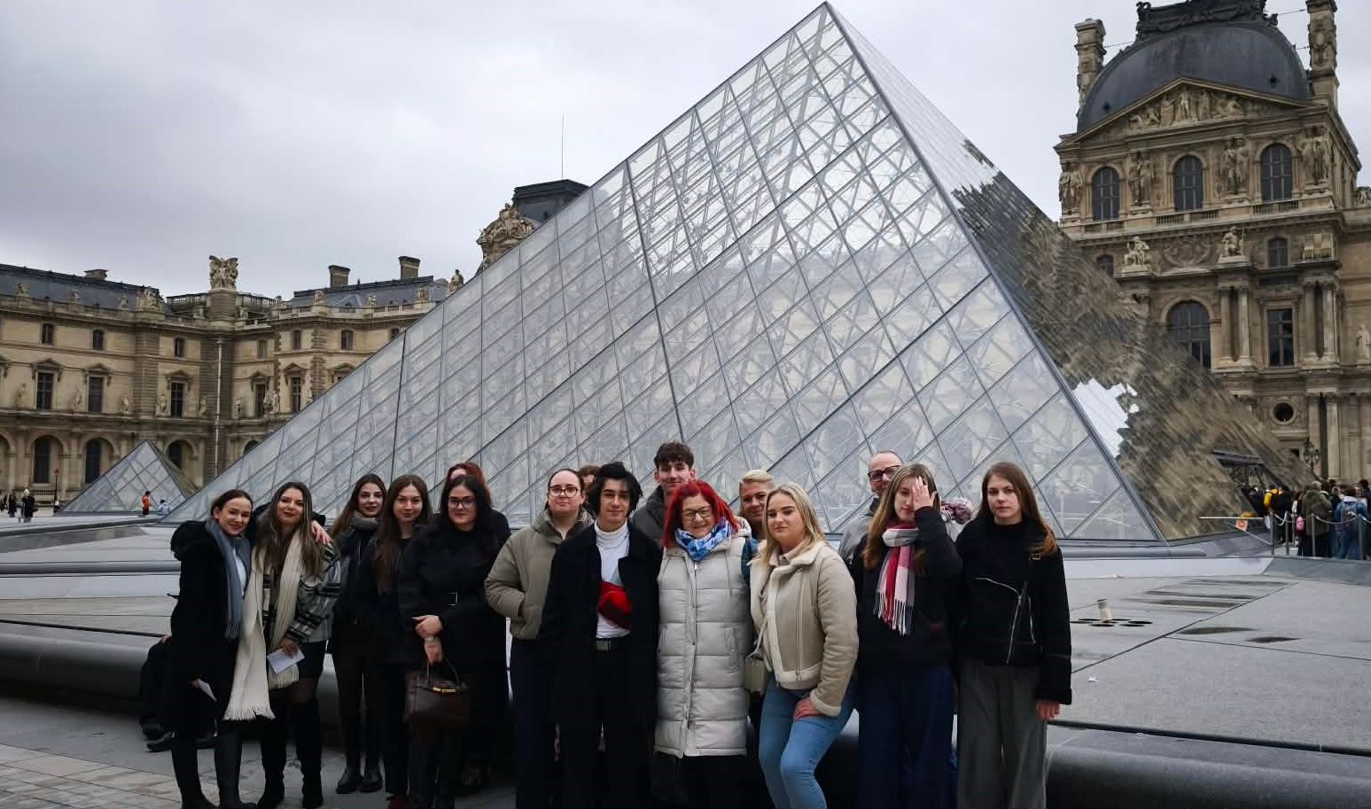 Ellátogattak a világhírű Louvre Múzeumba.