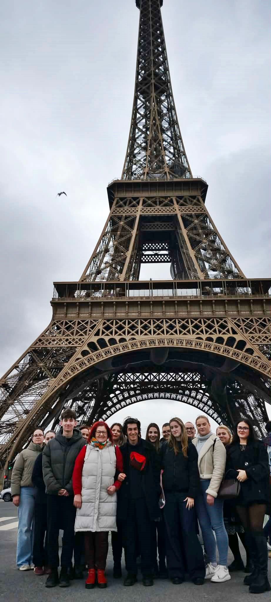 Megcsodálták az Eiffel-tornyot, amely a város jelképe és a világ egyik leglátogatottabb nevezetessége.