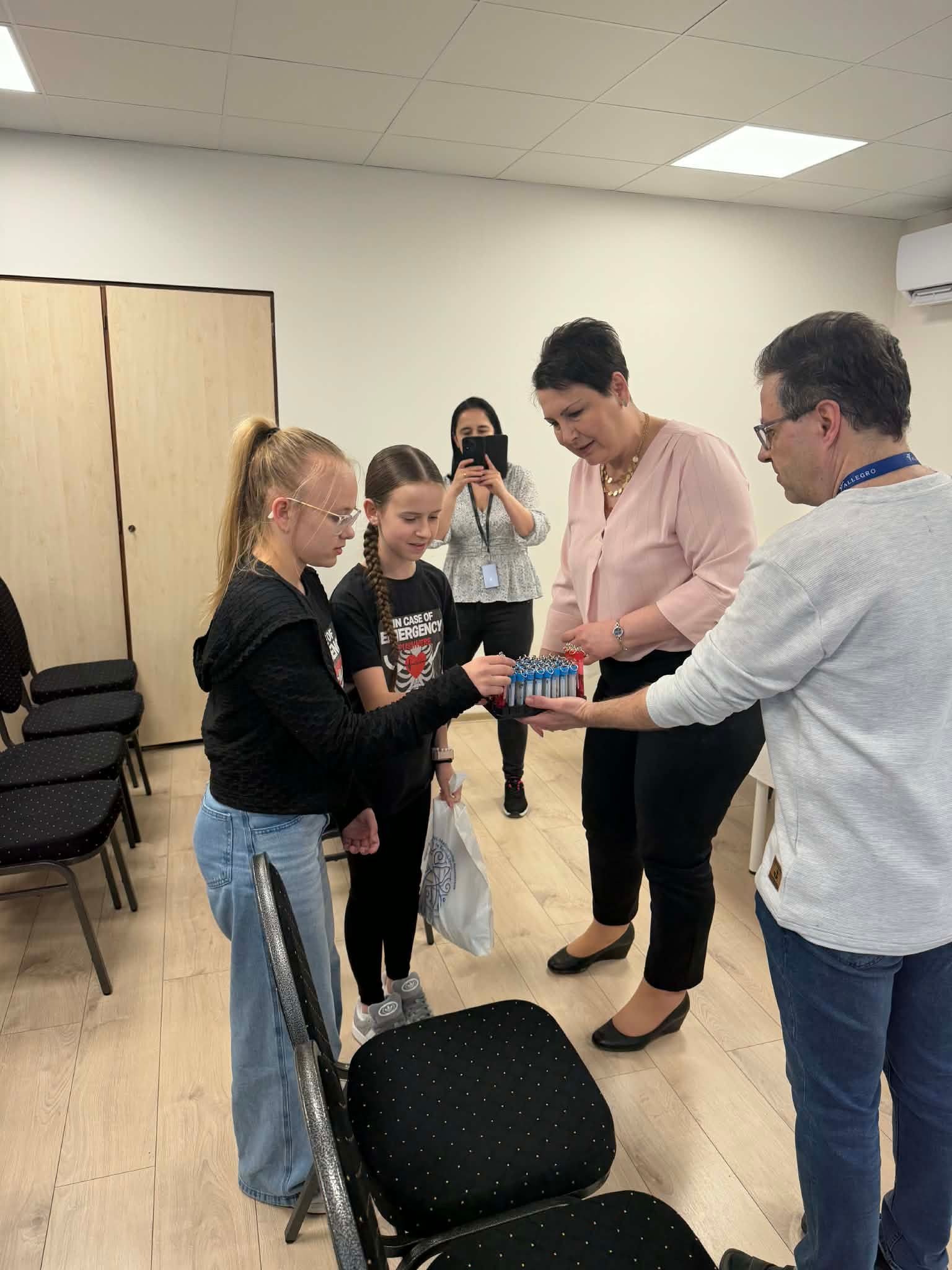 Köszönet a Dékáni Alapítványnak, hogy minden résztvevő diák számára ajándékot, valamint a díjakat biztosított.