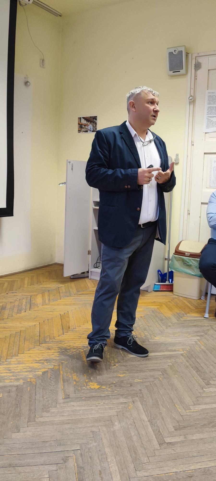 A rendezvényt Szűcs-Szabó Sándor, a Rollsped Kft. ügyvezető igazgatója nyitotta meg.