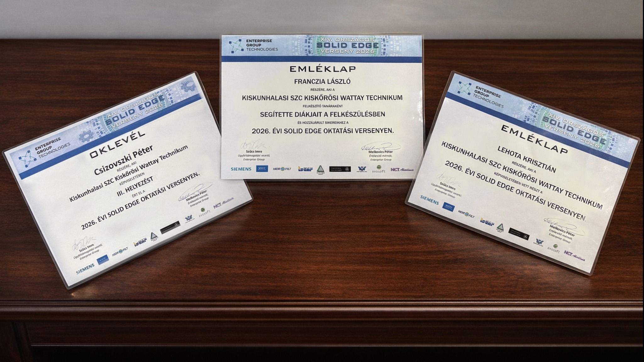 Oklevél és emléklapok.