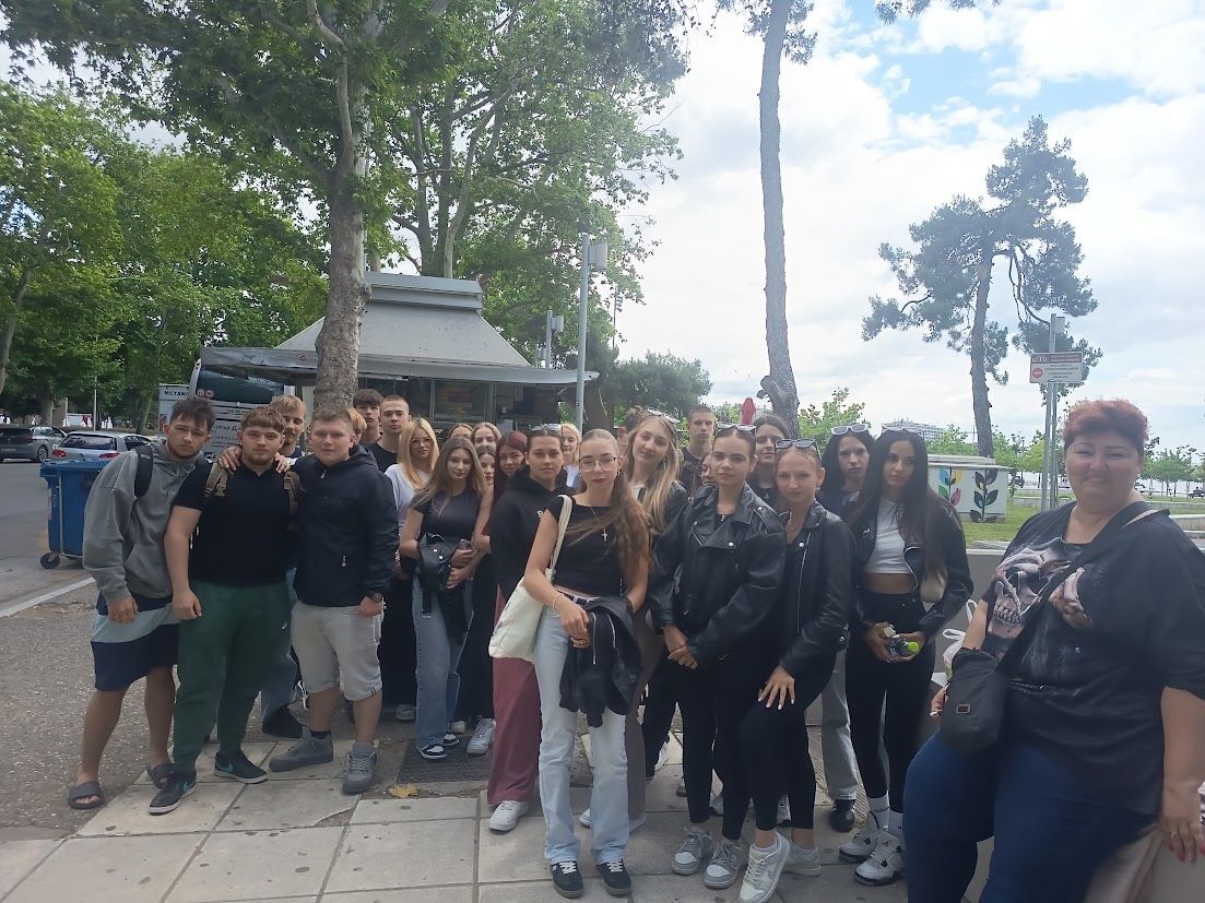 KSZC Dékáni Árpád Technikum tizenegyedik évfolyamos diákjai Erasmus+ program keretében Görögországba, Platamonas városába utaztak három kísérőtanárral.