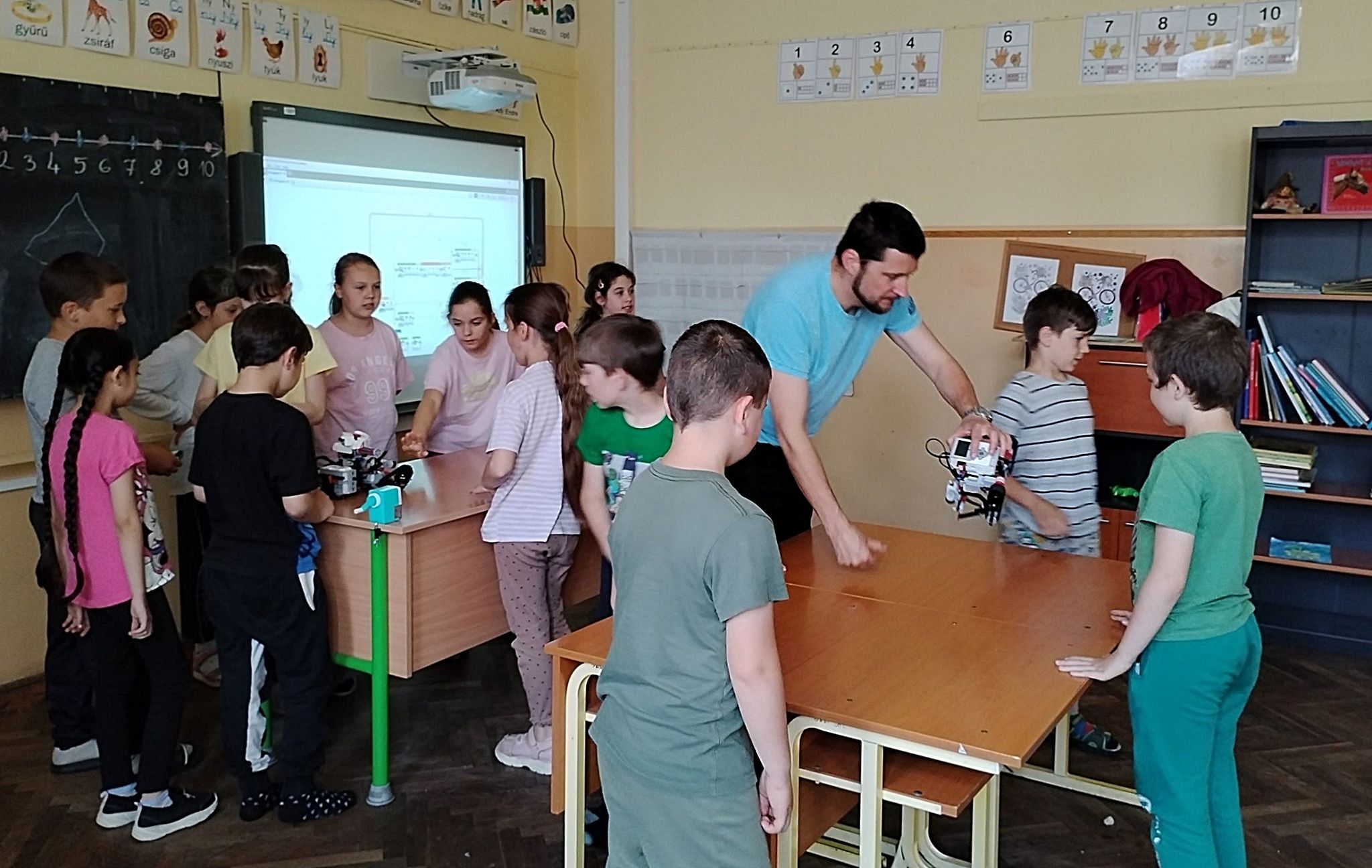 Robotika közelről – pályaorientációs nap Páhin a Wattay Technikum közreműködésével!