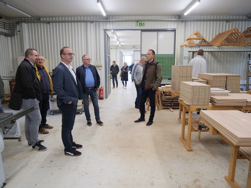 Az oktatók bemutatták a rendelkezésre álló eszközöket és segédanyagokat.