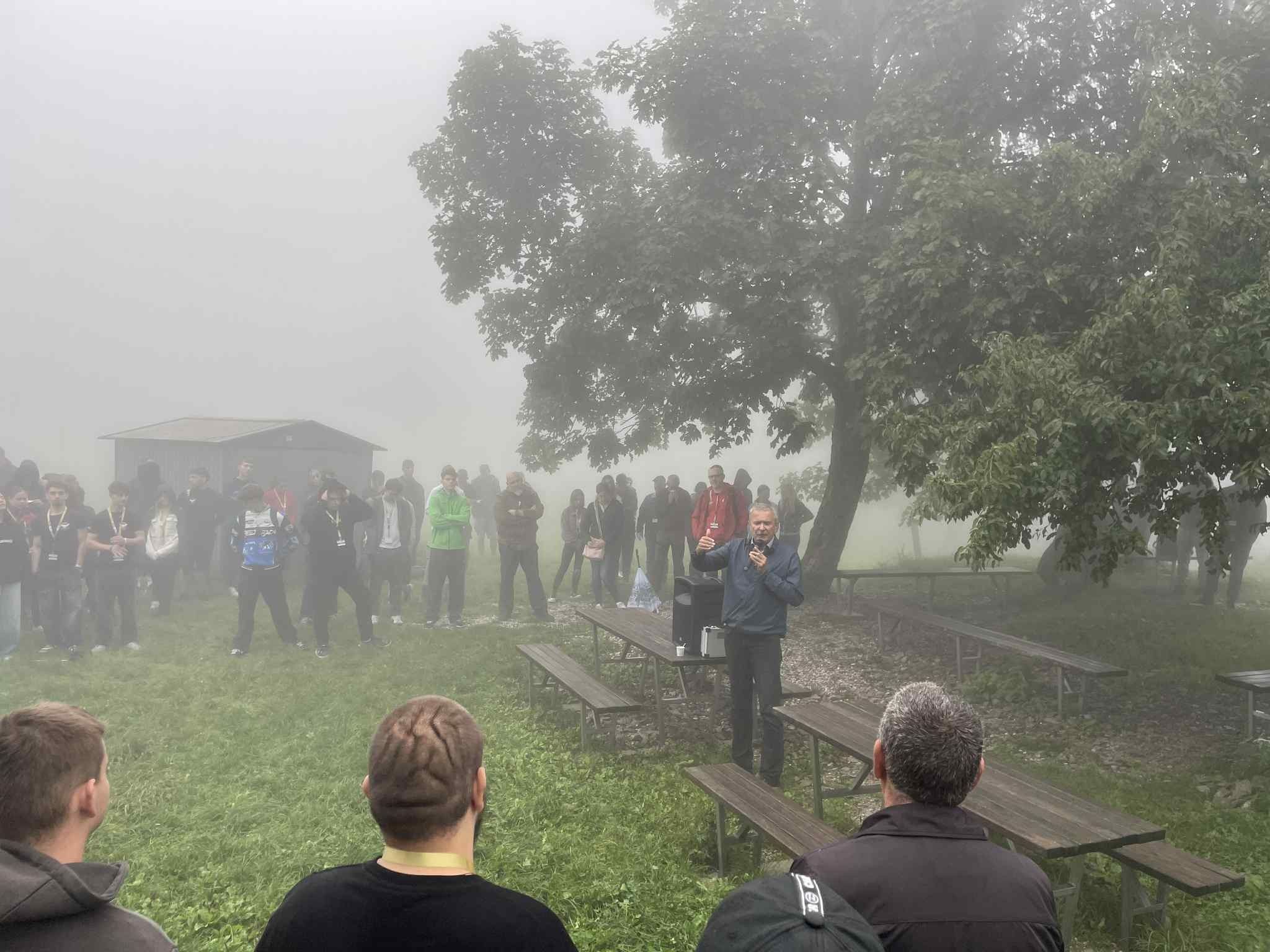 A fiatalok Kolovrat szabadtéri múzeumát is megtekintették itt az eredeti lövészárokrendszer sértetlen állapotban megmaradt.