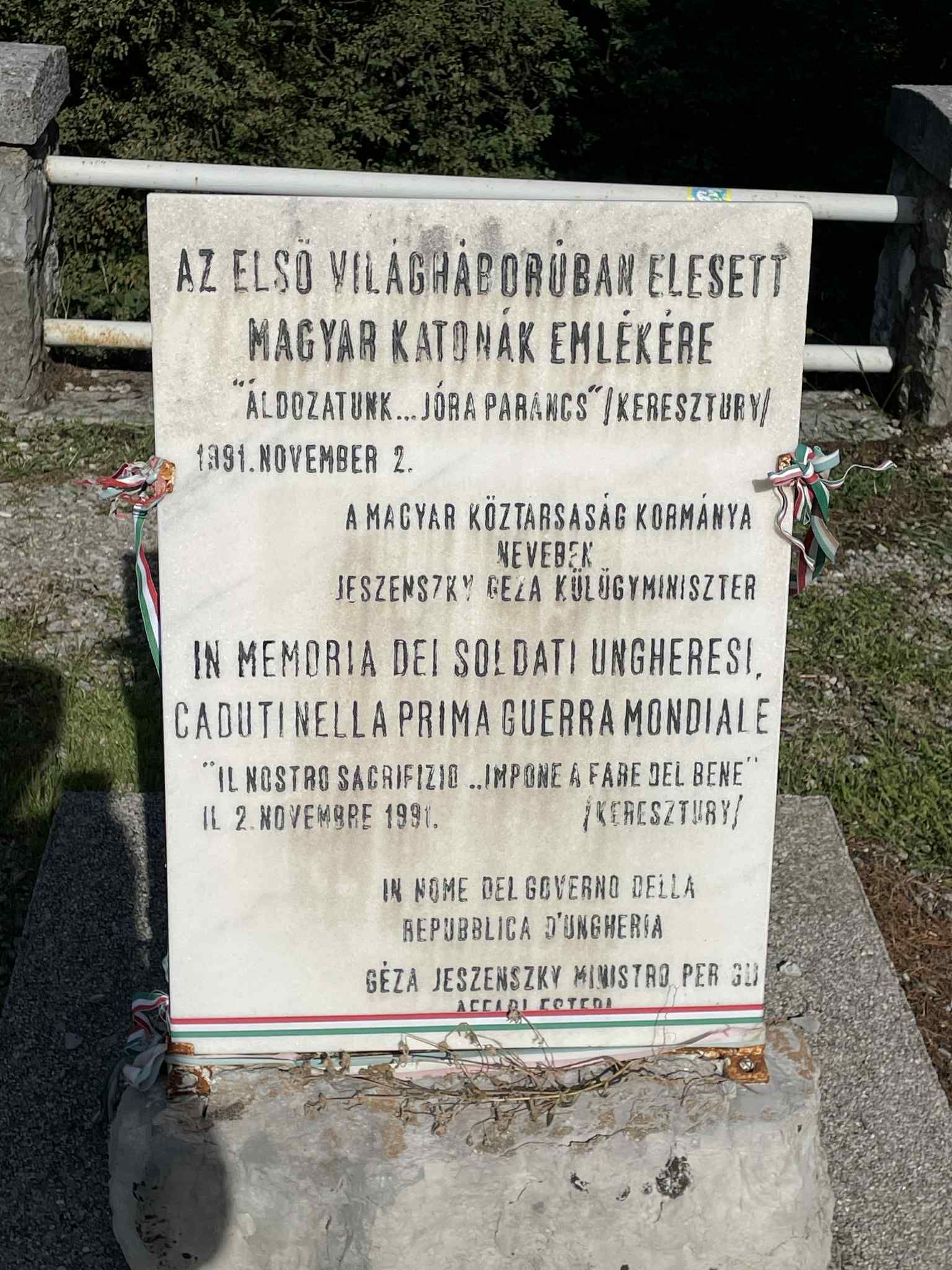 Felkeresték a legnagyobb olasz I. világháborús emlékhelyet, a temetőben százezer olasz katona nyugszik.