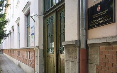 A kiskunfélegyházi Közgazdasági Technikumban elindult Mentál Kuckó új kezdeményezése fontos mérföldkő az iskola közösségi életében.