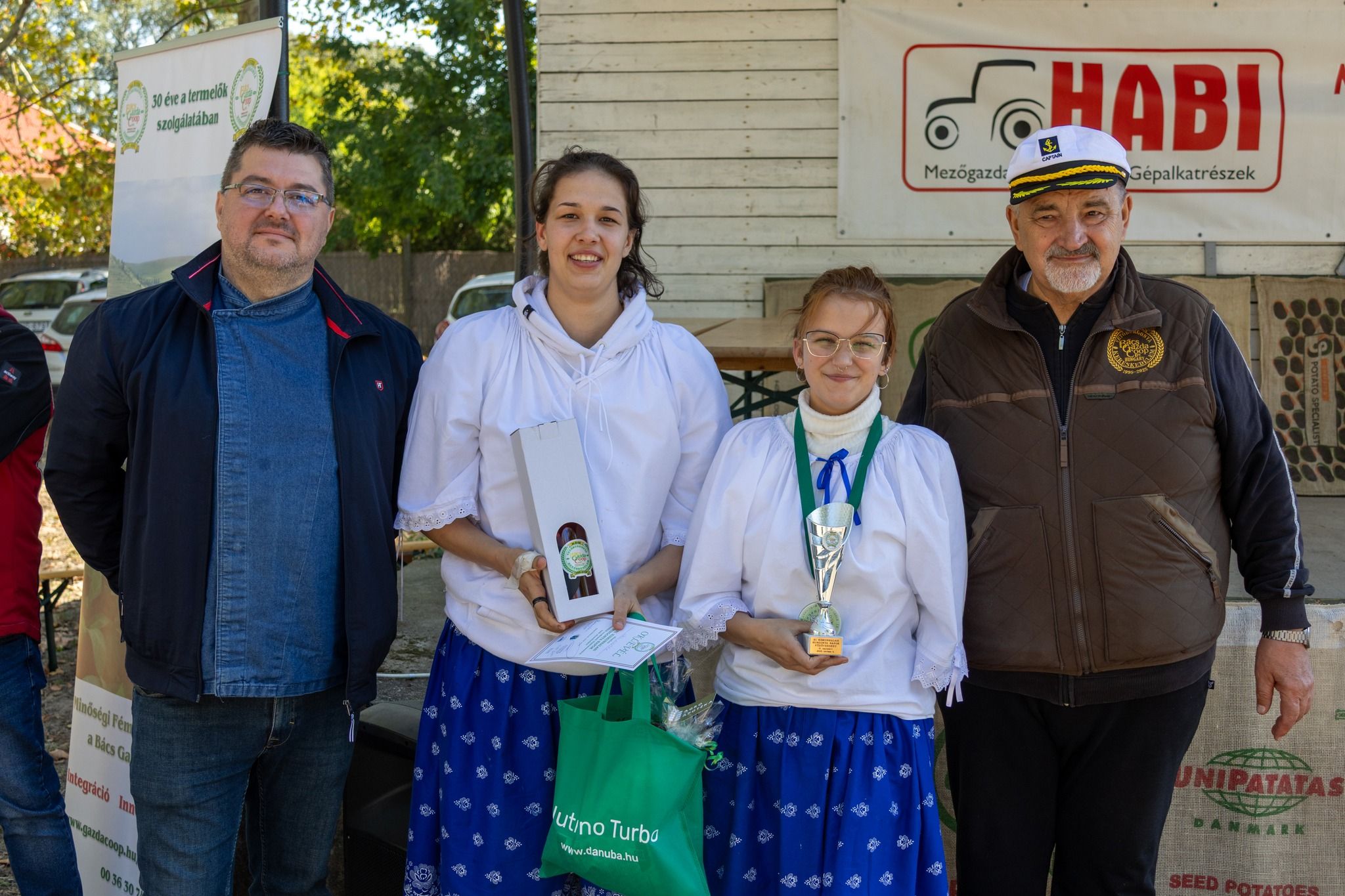 A Vári Technikum tanulói ismét dobogós helyen végeztek a Kiskunhalasi Burgonyás Ételek Főzőversenyén.