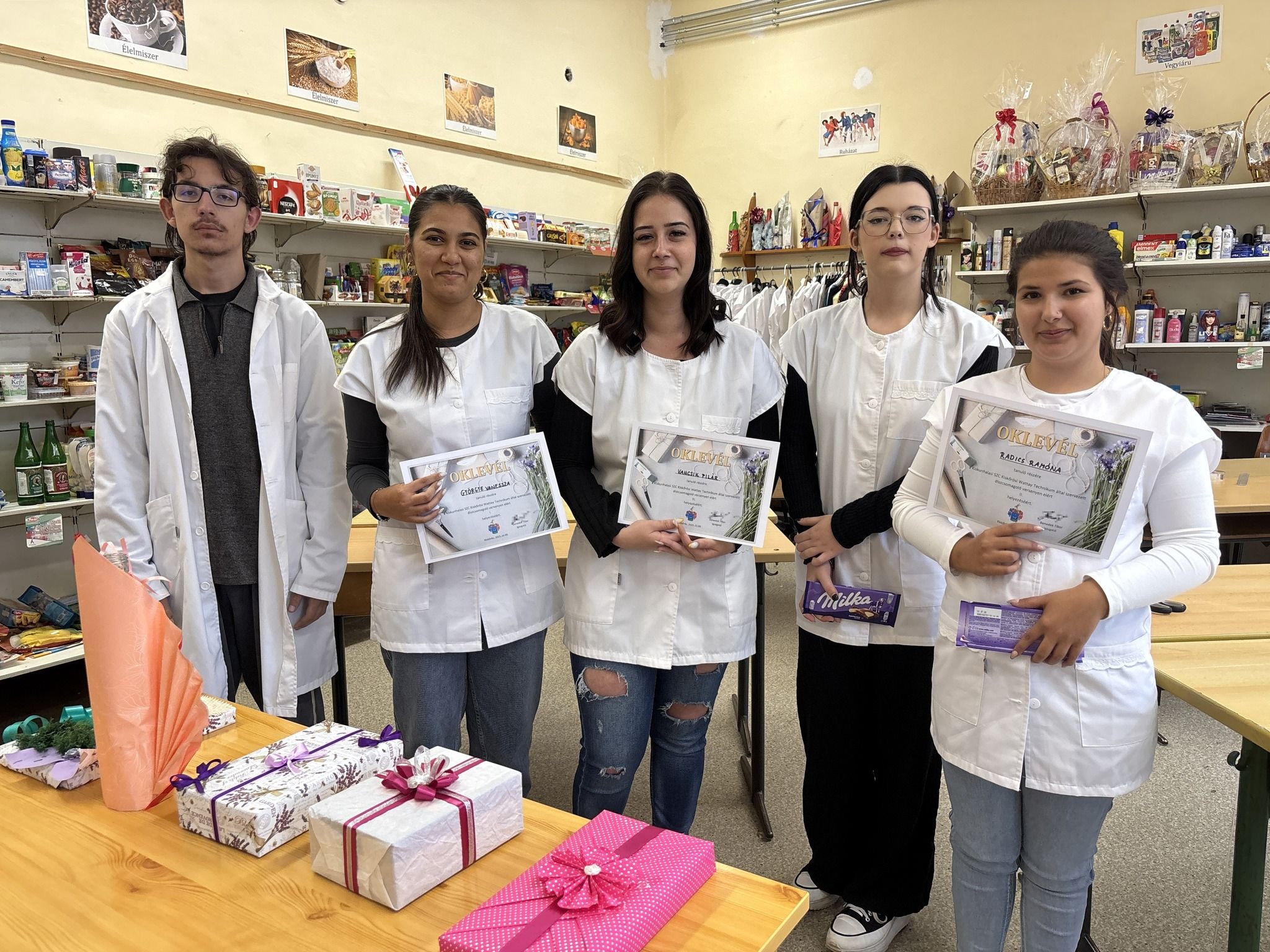 A Wattay Technikum diákjai eredményesen szerepeltek a díszcsomagoló versenyen.