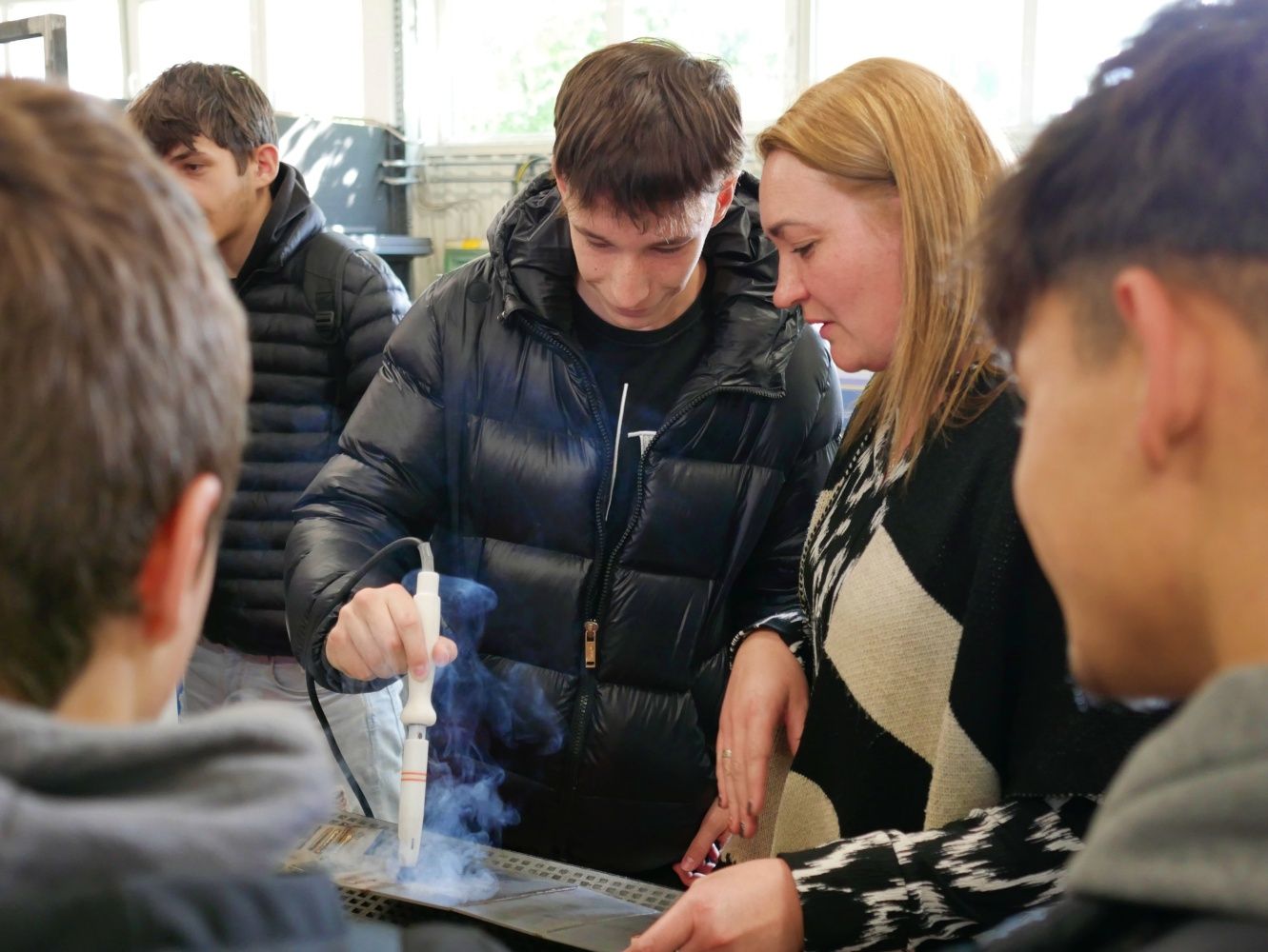 Kipróbálták a legújabb lézerhegesztő gépeket, lézertisztító gépet, tip-tig hegesztőgépet és a kollaboratív robotot