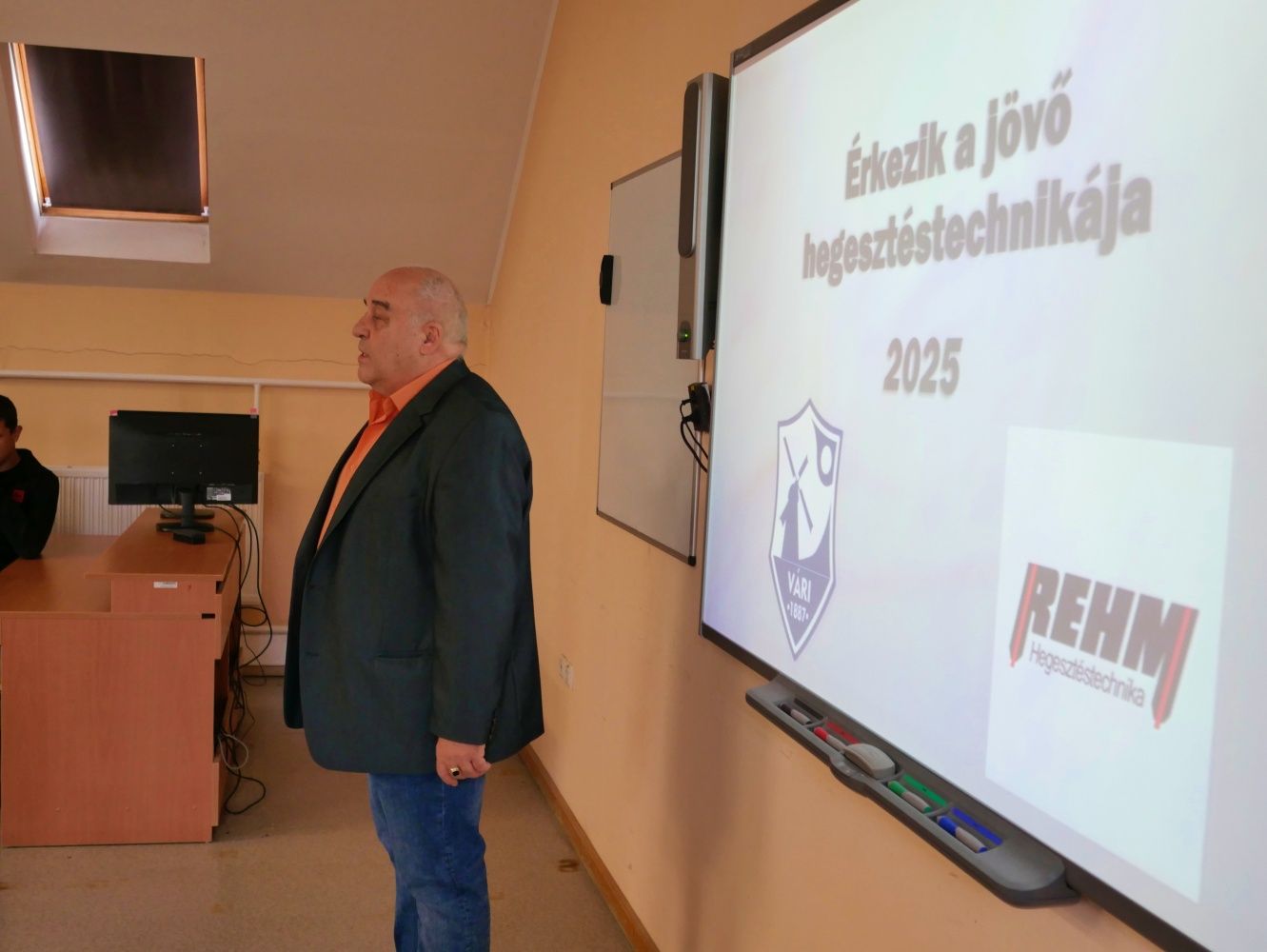 Somogyvári József tanár úr.
