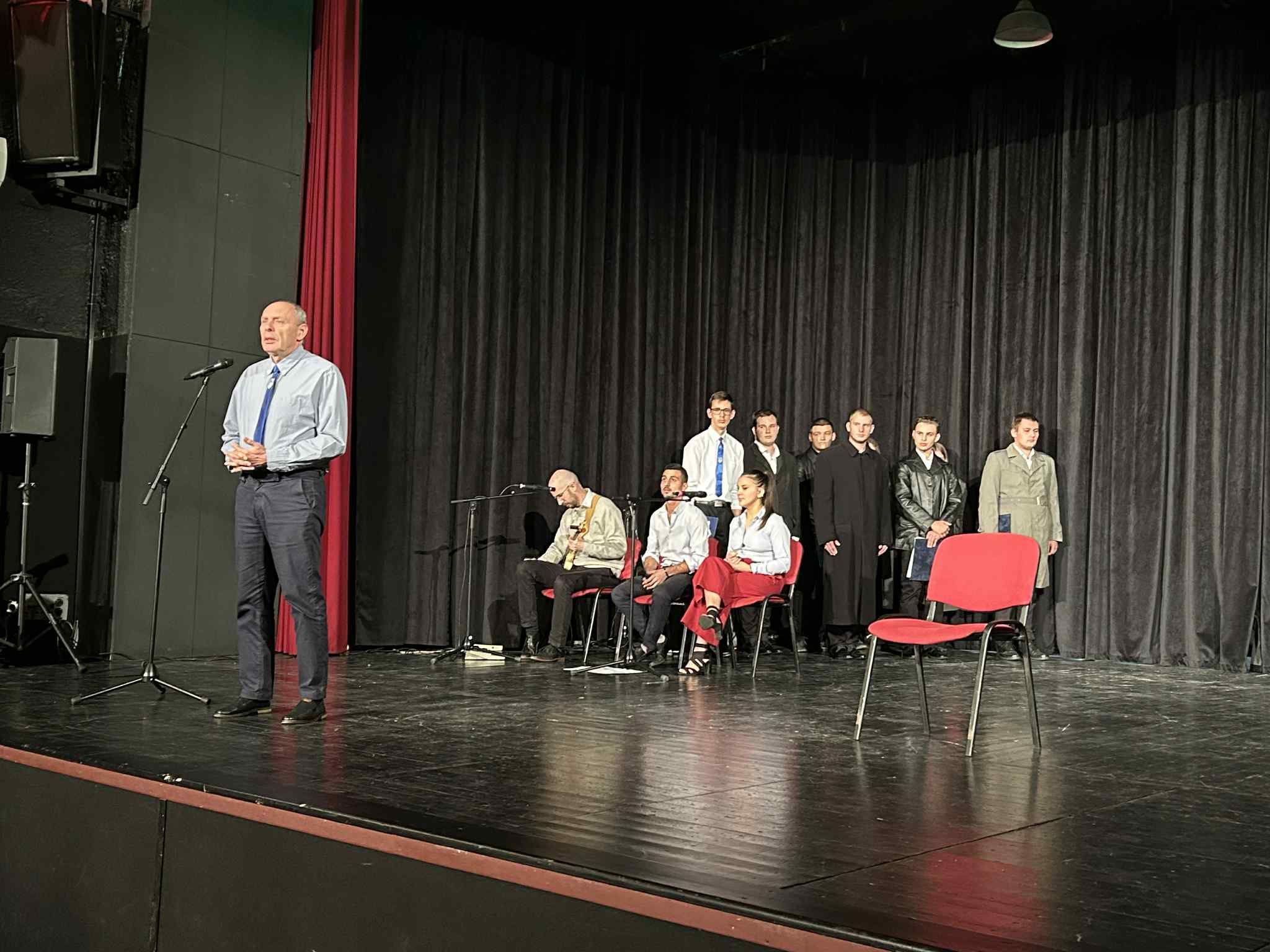 A fiatalokhoz szólt Dr. Komáromi Szilárd igazgató.