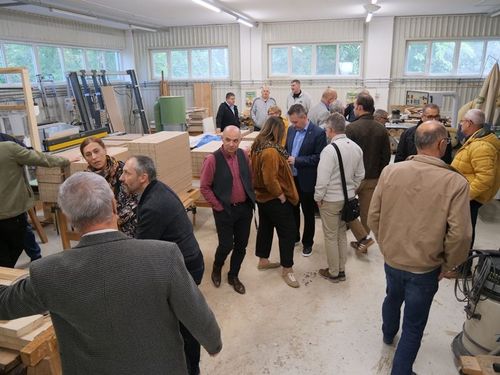 Fa- és bútoripar ágazati szakmai napot tartottak a Váriban.