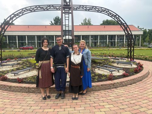Rekedt-Nagyné Kucsora Hajnalka tanárnő felkészítésével indult a megmérettetésre a Rácz-Szabó Alexandra, Nikula Eszter és Marsa István alkotta háromfős csapat.